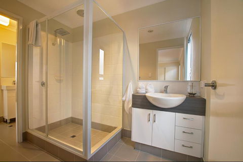A Little Luxury In Town - Accommodation Coffs Harbour 3