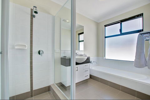A Little Luxury In Town - Accommodation Coffs Harbour 6