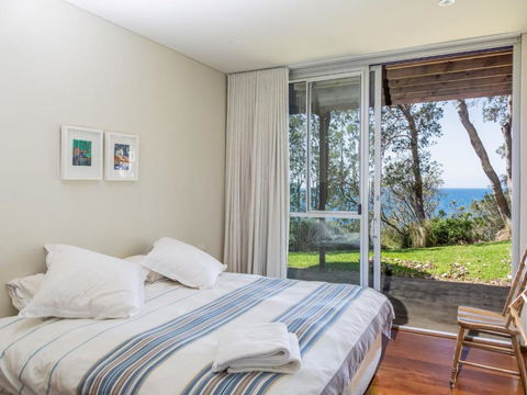 ARGYLL MOLLYMOOK Absolute Waterfront - Accommodation Coffs Harbour 1