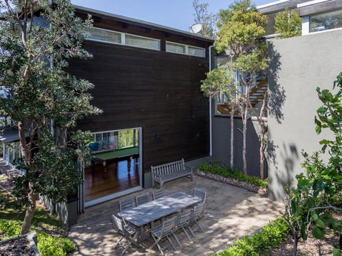 ARGYLL MOLLYMOOK Absolute Waterfront - Accommodation Coffs Harbour 6