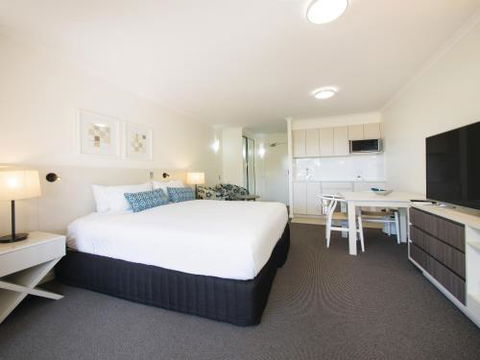 Apartments At 2 Landsborough - Accommodation Coffs Harbour 4