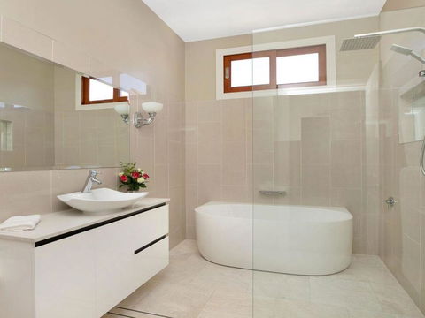 Advilla Stylish Charming & Central Location - Accommodation Coffs Harbour 2