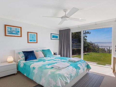 Rainbows End Soaring Views North To Gerroa - Accommodation Coffs Harbour 1