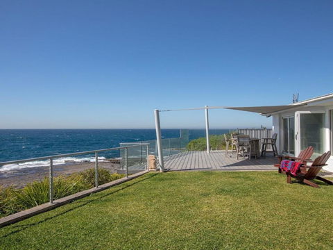 Rainbows End Soaring Views North To Gerroa - Accommodation Coffs Harbour 5