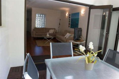Absolute Beachfront Mooloolaba - Accommodation Coffs Harbour 2