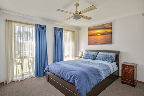 Foreshore Beach House Ideal Family Spot - Accommodation Coffs Harbour 6