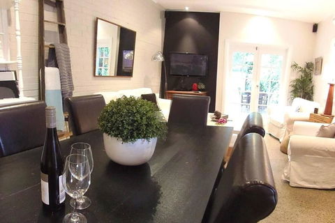 YSG The Edward Townhouses 155 & 157 Steps To Town - Accommodation Coffs Harbour 2