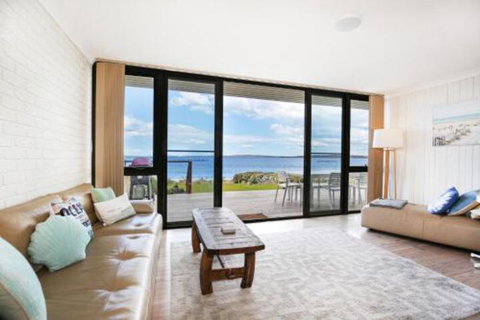 Azure Absolute Beachfront Pet Friendly - Accommodation Coffs Harbour 7