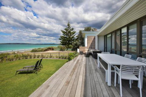 Azure Absolute Beachfront Pet Friendly - Accommodation Coffs Harbour 0