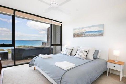 Azure Absolute Beachfront Pet Friendly - Accommodation Coffs Harbour 6
