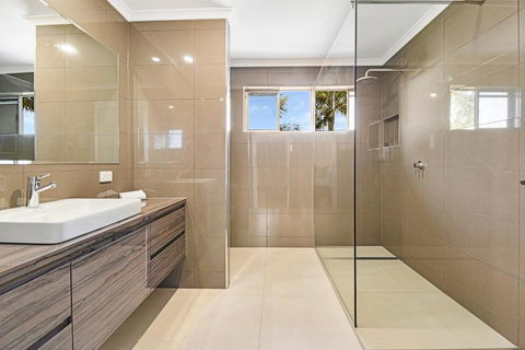 CANAL HOME NEAR MOOLOOLABA Kooringal - Accommodation Coffs Harbour 4