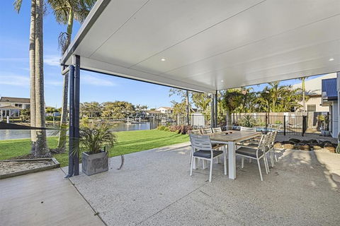 CANAL HOME NEAR MOOLOOLABA Kooringal - Accommodation Coffs Harbour 3