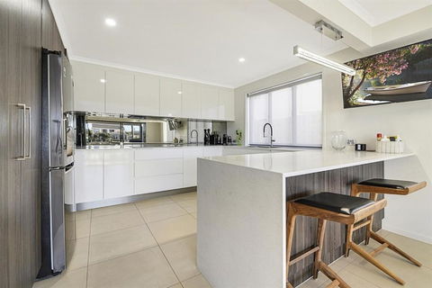 CANAL HOME NEAR MOOLOOLABA Kooringal - Accommodation Coffs Harbour 1