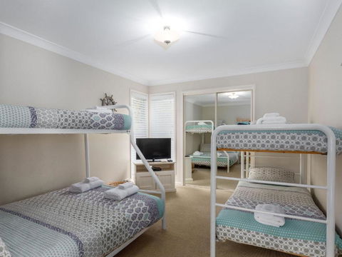 Akarana Beach House :: Jervis Bay Rentals - Accommodation Coffs Harbour 2