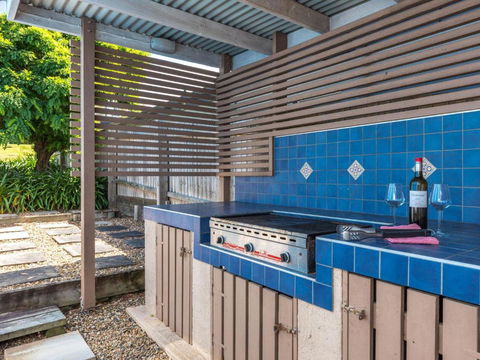 Akarana Beach House :: Jervis Bay Rentals - Accommodation Coffs Harbour 1