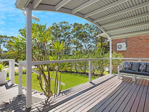 Akarana Beach House :: Jervis Bay Rentals - Accommodation Coffs Harbour 5
