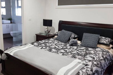 CHELSEA Family Home Close To Beach & Shops - Accommodation Coffs Harbour 2