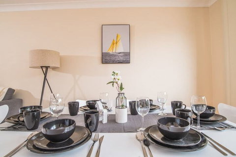 True Comfort! 3bed2bath APT Near Ashfield Station! - Accommodation Coffs Harbour 3