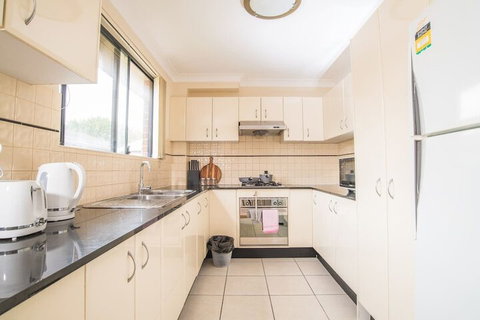 True Comfort! 3bed2bath APT Near Ashfield Station! - Accommodation Coffs Harbour 4
