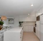 BEAUTIFULLY RENOVATED OCEANSIDE APARTMENT Lamer 9 - Accommodation Coffs Harbour