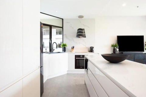 THE HYDEAWAY LUXE HYDE PARK CITY APARTMENT Hosted By LAbode Accommodation - Accommodation Coffs Harbour 3