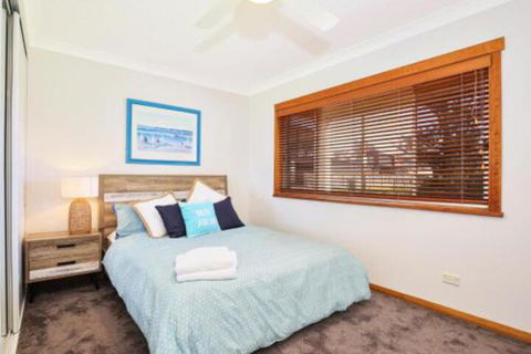 Shores Pet Friendly 1 Min Walk To Beach - Accommodation Coffs Harbour 2