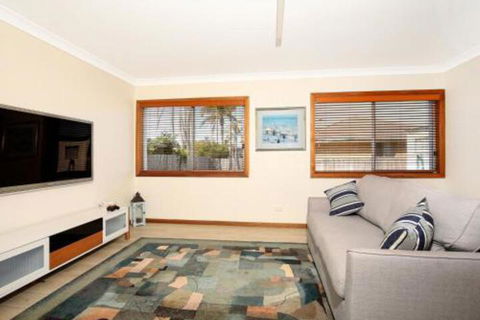 Shores Pet Friendly 1 Min Walk To Beach - Accommodation Coffs Harbour 4