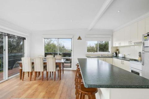 THE BEACH HIVE PET FRIENDLY (OUTSIDE ONLY) INLET SIDE - Accommodation Coffs Harbour 4