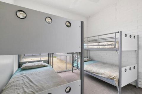 THE BEACH HIVE PET FRIENDLY (OUTSIDE ONLY) INLET SIDE - Accommodation Coffs Harbour 3