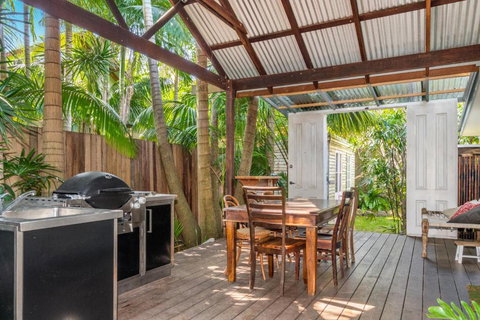 A SWEET ESCAPE Byron Surf Cottage Walk To Byron - Accommodation Coffs Harbour 2