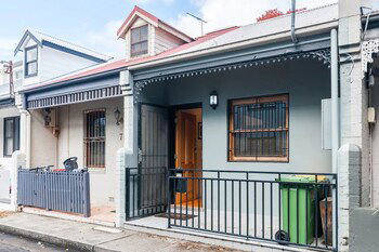 Quiet Terrace Townhouse On The City Fringe - Accommodation Coffs Harbour 3