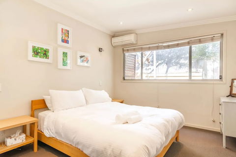 Quiet Terrace Townhouse On The City Fringe - Accommodation Coffs Harbour 5