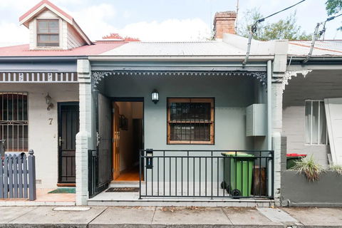 Quiet Terrace Townhouse On The City Fringe - Accommodation Coffs Harbour 0