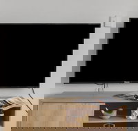 Heart of Ormond Apartment by Ready Set Host - Accommodation Coffs Harbour