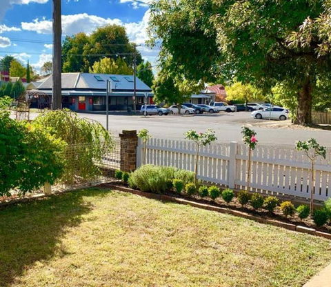 Ambrose On Byng Central Location W / 2 Bathroom - Accommodation Coffs Harbour 3