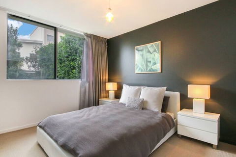 Spacious 2 Bedroom Apartment In Ascot With Large Private Garden - Accommodation Coffs Harbour 4