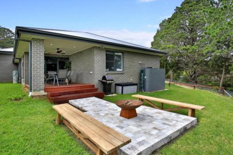 Rockwall Pet Friendly Fire Pit - Accommodation Coffs Harbour 5