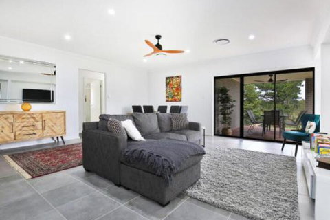Rockwall Pet Friendly Fire Pit - Accommodation Coffs Harbour 0