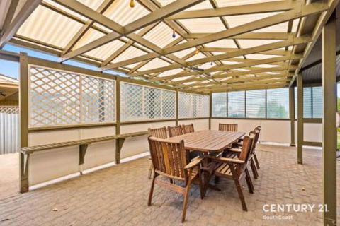 Reef & Vines Port Noarlunga - Accommodation Coffs Harbour 3