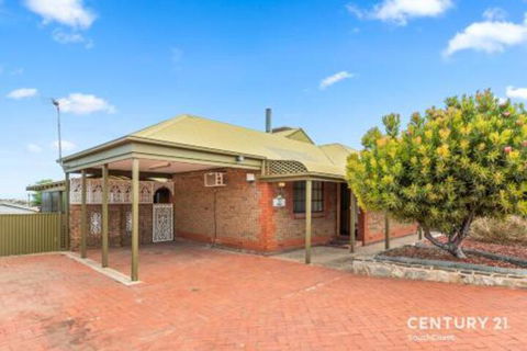 Reef & Vines Port Noarlunga - Accommodation Coffs Harbour 2