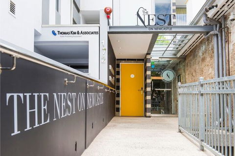 Stylish Studio With Balcony - Accommodation Coffs Harbour 2