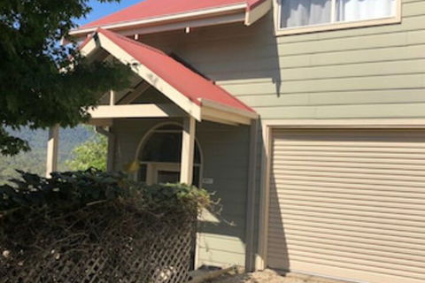 Alpine Stag Lodge Unit 1 - Accommodation Coffs Harbour 0