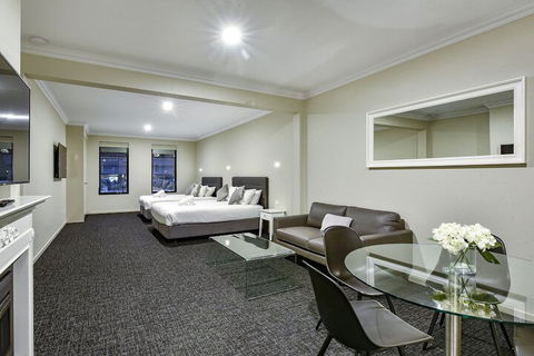 Aloha Central Premium Studios - Accommodation Coffs Harbour 2