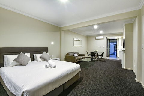 Aloha Central Premium Studios - Accommodation Coffs Harbour 5