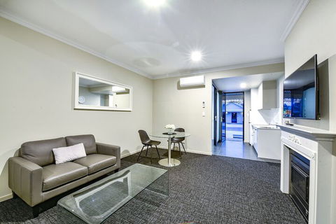 Aloha Central Premium Studios - Accommodation Coffs Harbour 4