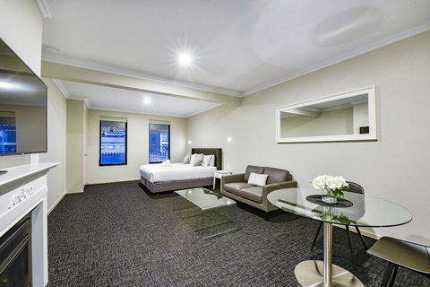 Aloha Central Premium Studios - Accommodation Coffs Harbour 3