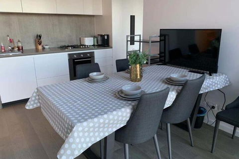 Avant Garde Living In The Heart Of The City - Accommodation Coffs Harbour 7