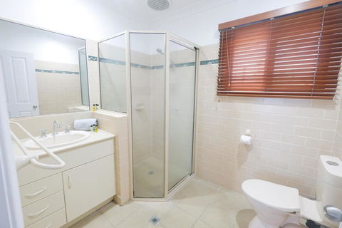 Absolute Airlie Central Airlie Beach - Accommodation Coffs Harbour 3