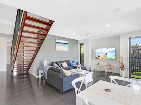Adelong - Accommodation Coffs Harbour 6
