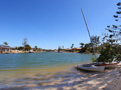 Anjuna 2 2 BDRM Budget Stay On Canal - Accommodation Coffs Harbour 1